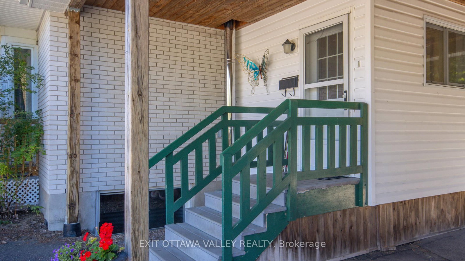 23 Sprucedale Avenue • Barry's Bay, ON photo 40