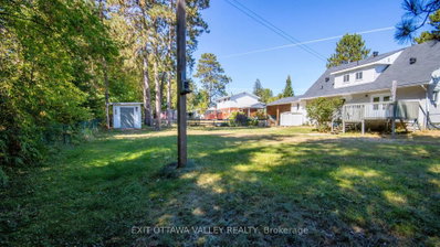 23 Sprucedale Avenue • Barry's Bay, ON photo 9