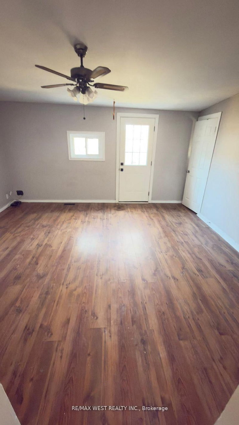 881 - 883 Marion Ave, Windsor, N9A 2H8 | Image 2