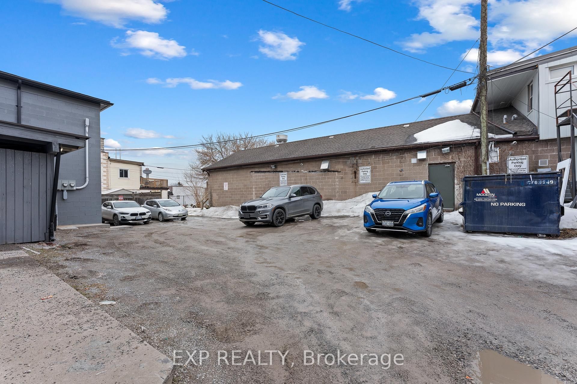 5856-5860 FERRY Street