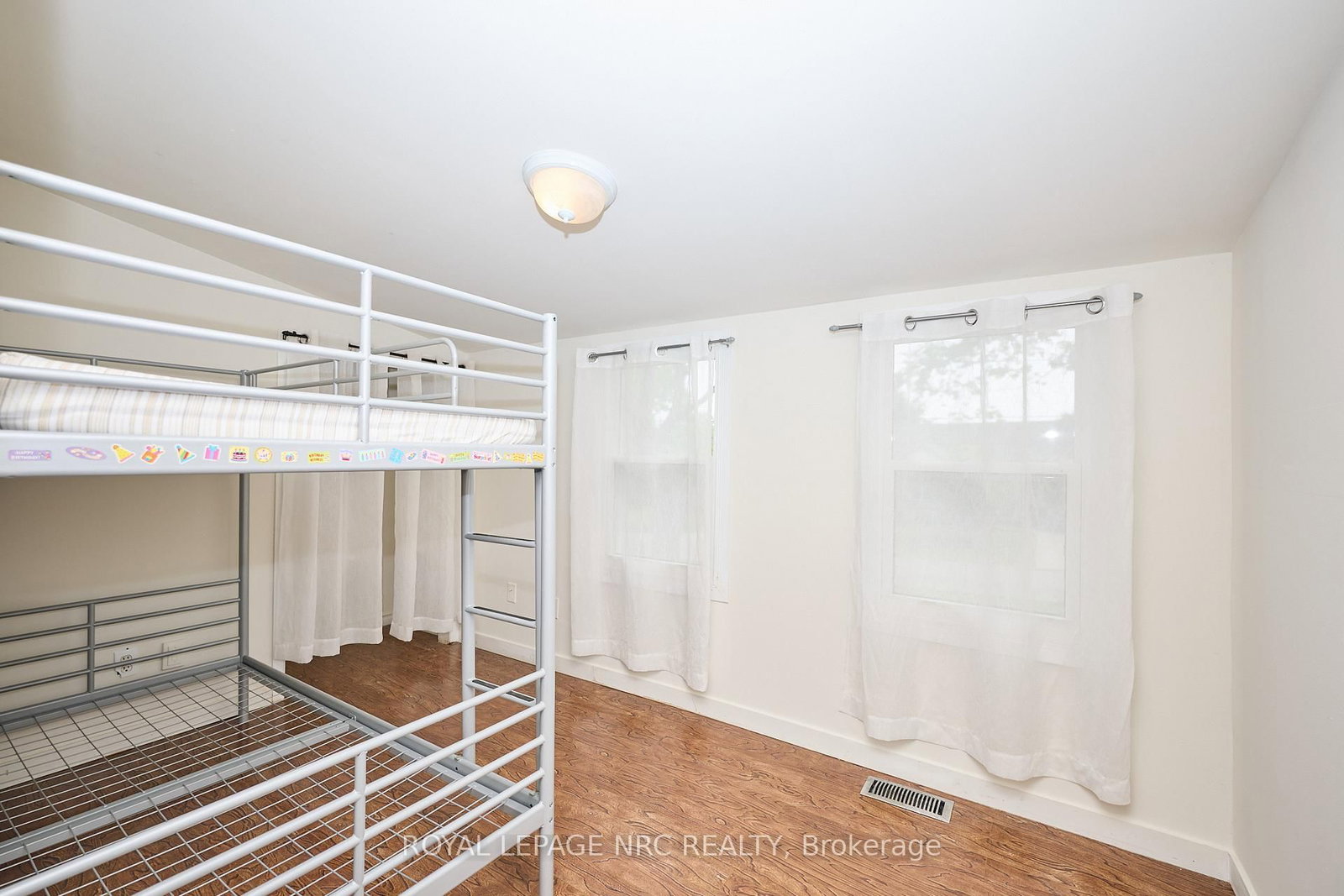 Detached House for sale at 3252 Young Avenue, Fort Erie, Ontario, L0S 1N0 - Ridgeway - MLS: X12860086