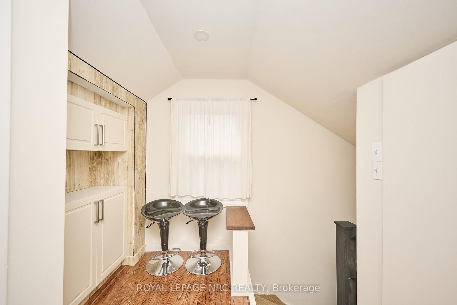 Detached House for sale at 3252 Young Avenue, Fort Erie, Ontario, L0S 1N0 - Ridgeway - MLS: X12860086