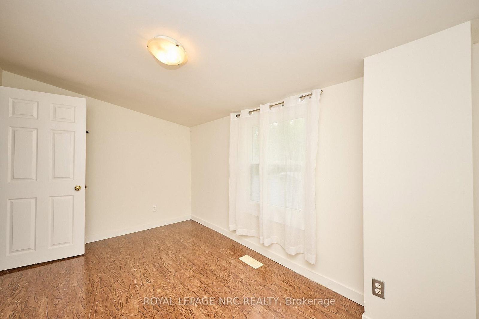 Detached House for sale at 3252 Young Avenue, Fort Erie, Ontario, L0S 1N0 - Ridgeway - MLS: X12860086