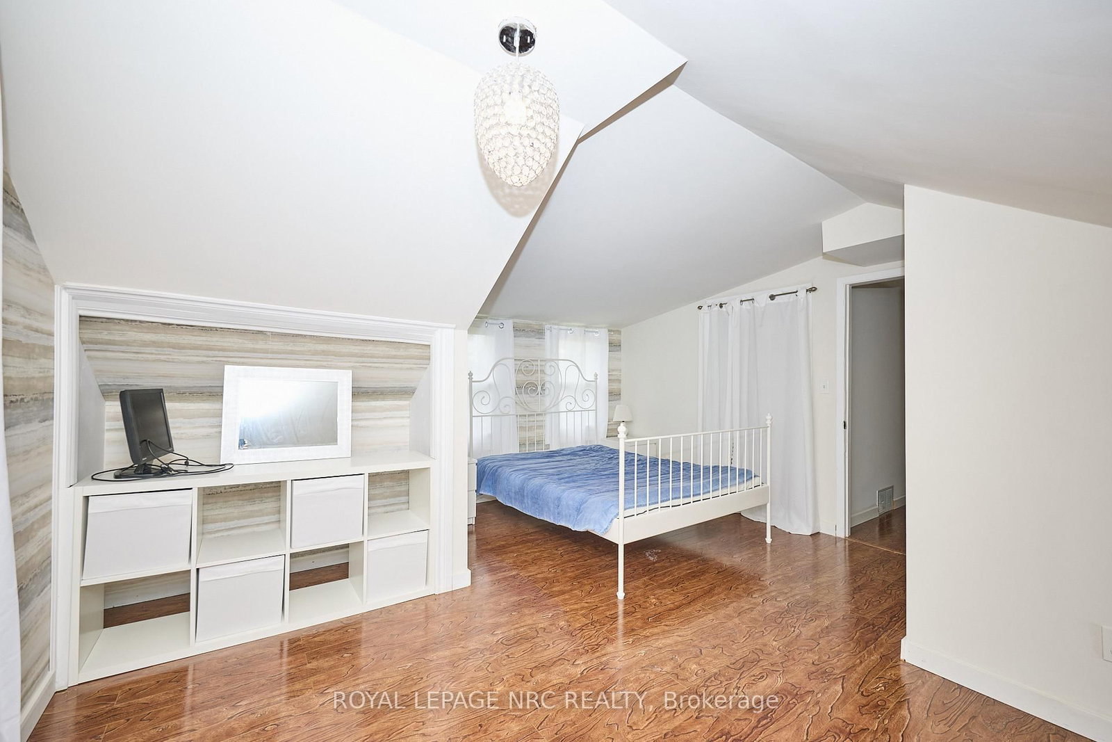 Detached House for sale at 3252 Young Avenue, Fort Erie, Ontario, L0S 1N0 - Ridgeway - MLS: X12860086