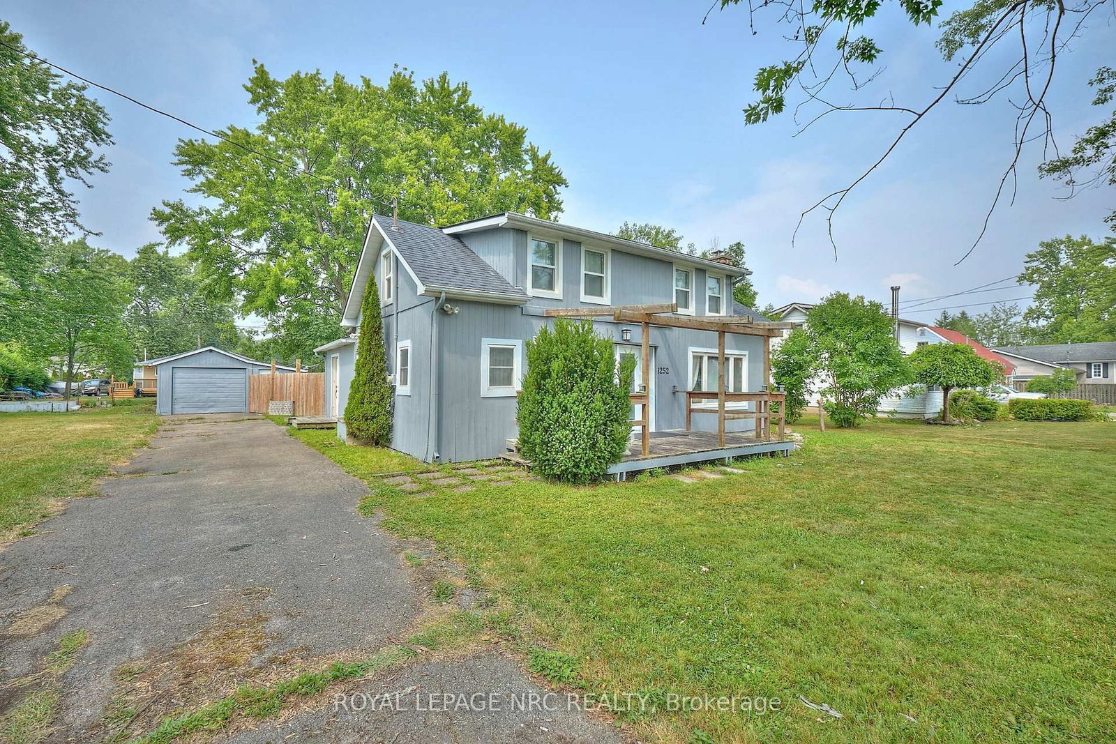 Detached House for sale at 3252 Young Avenue, Fort Erie, Ontario, L0S 1N0 - Ridgeway - MLS: X12860086