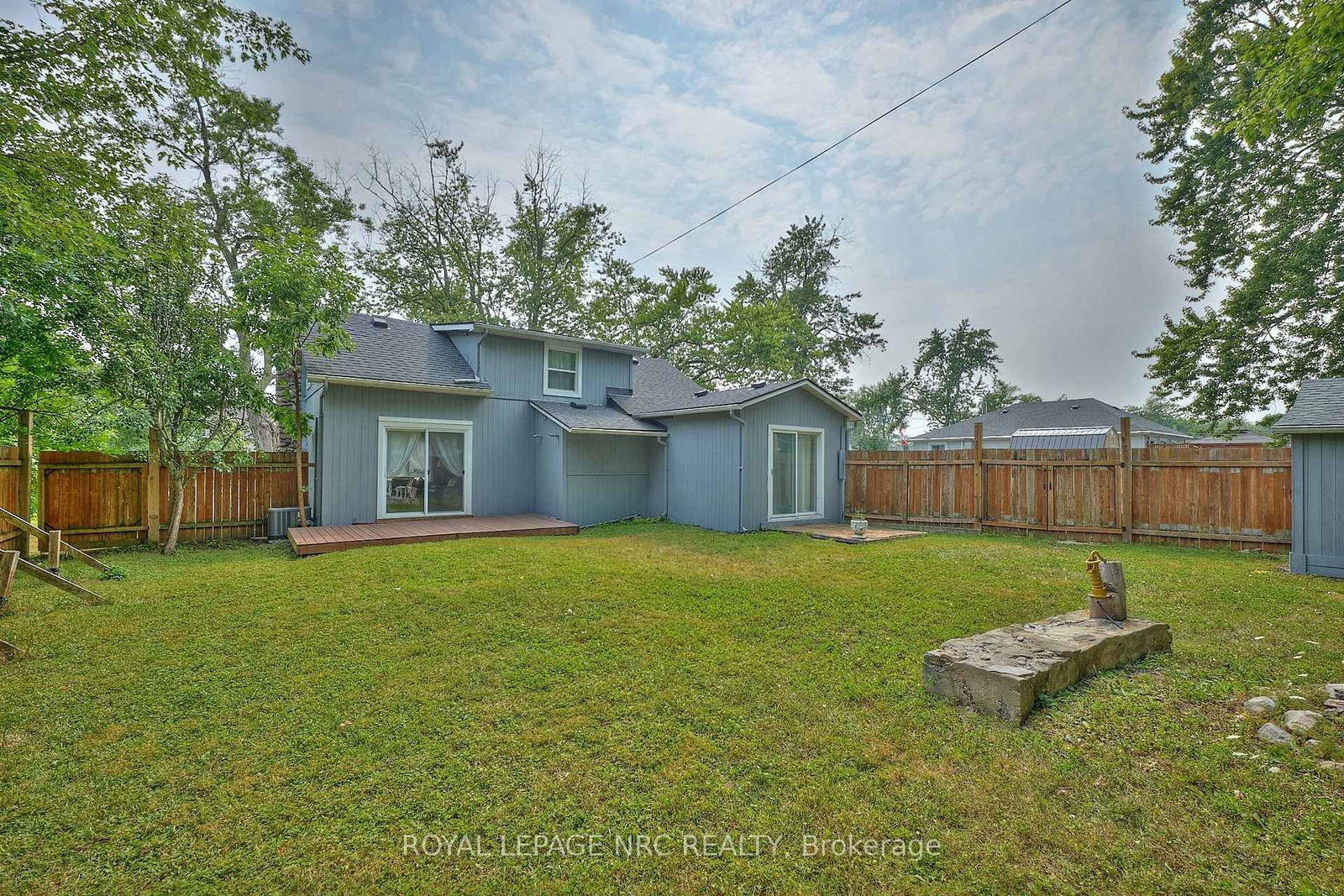 Detached House for sale at 3252 Young Avenue, Fort Erie, Ontario, L0S 1N0 - Ridgeway - MLS: X12860086