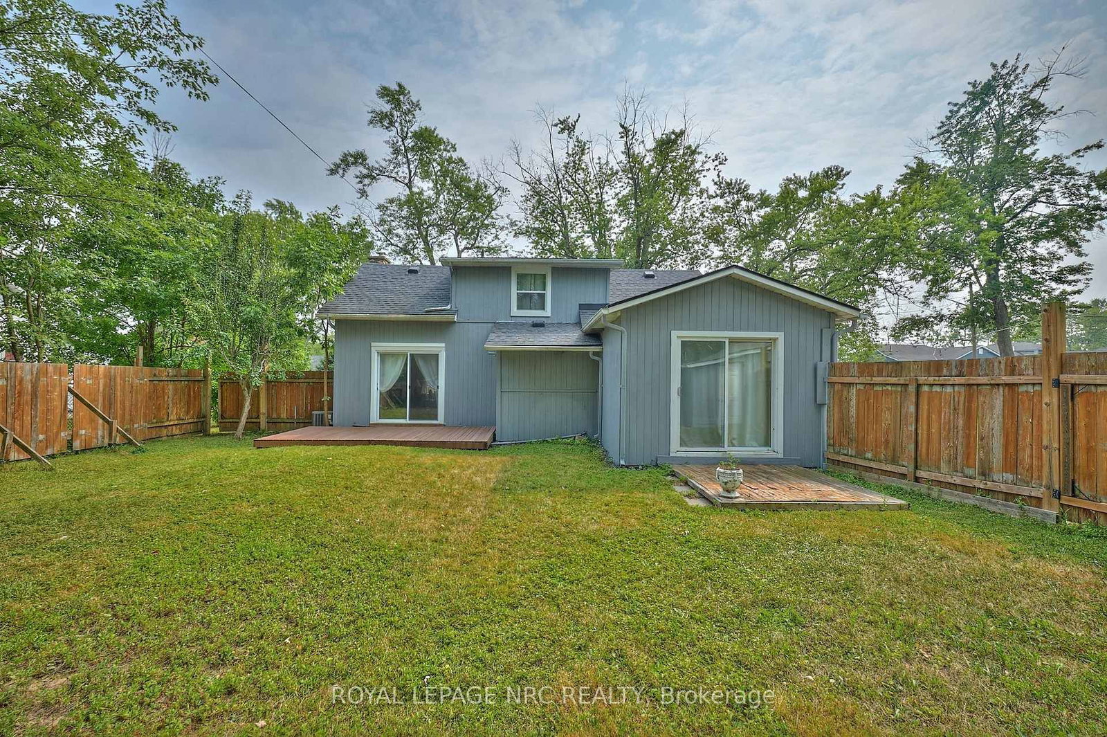 Detached House for sale at 3252 Young Avenue, Fort Erie, Ontario, L0S 1N0 - Ridgeway - MLS: X12860086