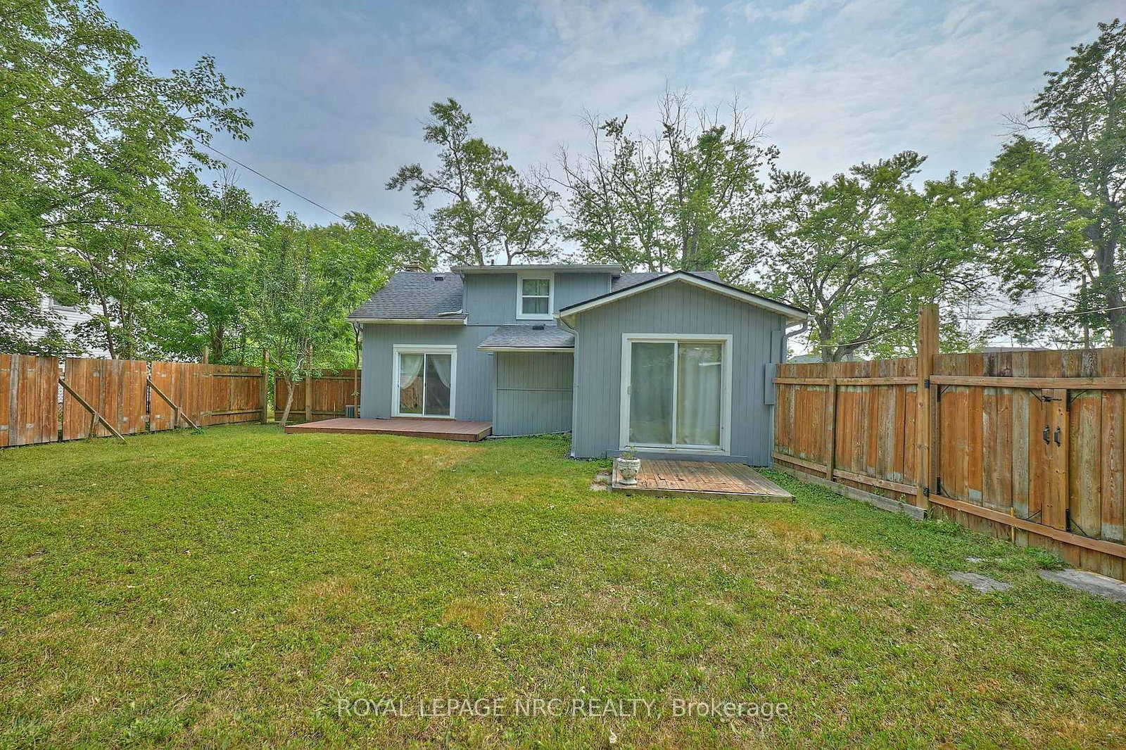 Detached House for sale at 3252 Young Avenue, Fort Erie, Ontario, L0S 1N0 - Ridgeway - MLS: X12860086