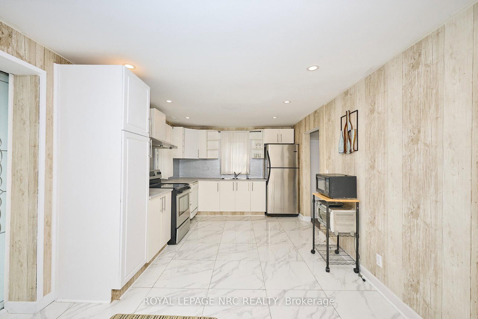 Detached House for sale at 3252 Young Avenue, Fort Erie, Ontario, L0S 1N0 - Ridgeway - MLS: X12860086