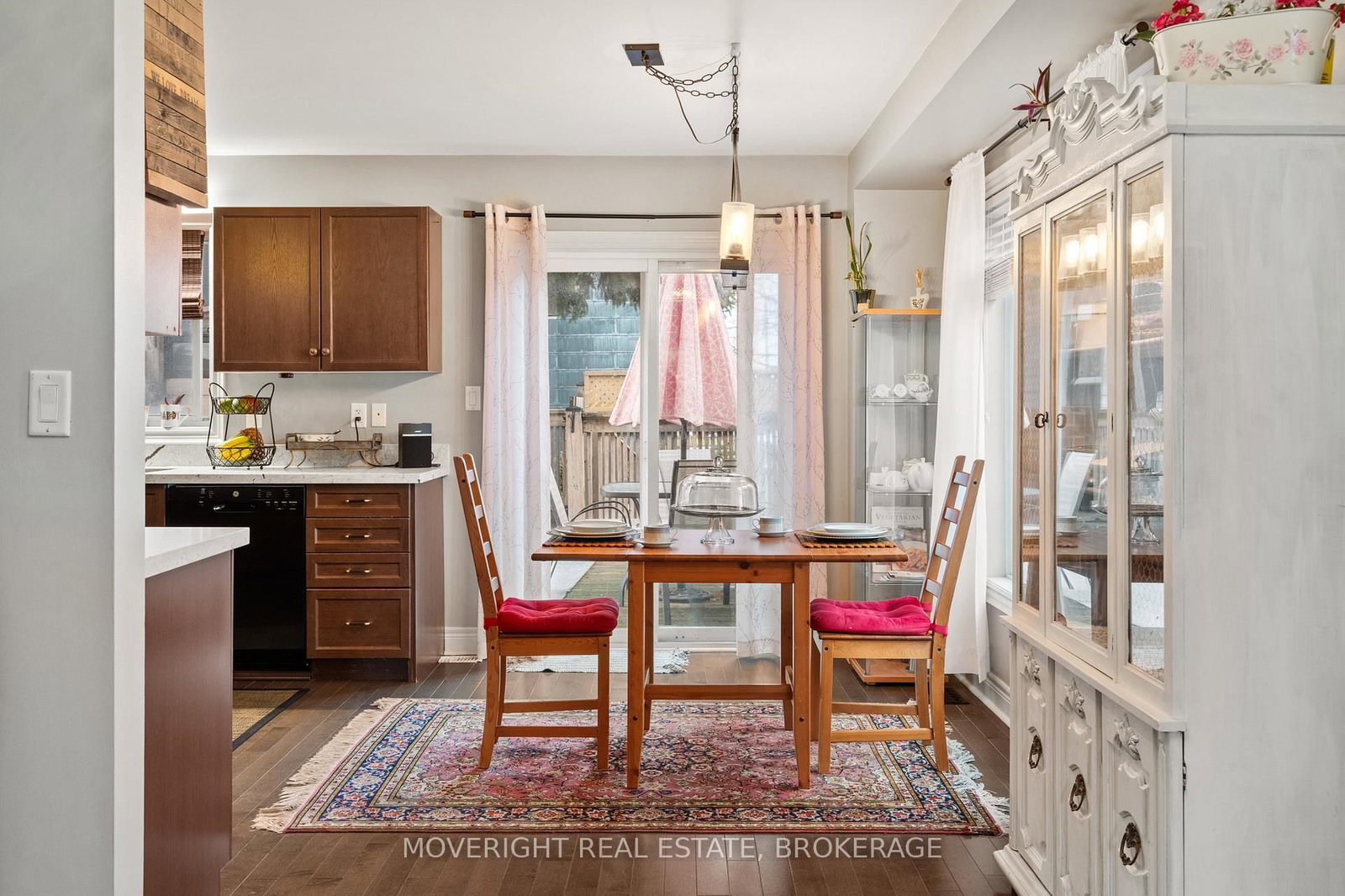 Detached House for sale at 2 Leeson Street, St. Catharines, Ontario, L2V 2R3 - Burleigh Hill - MLS: X12860184