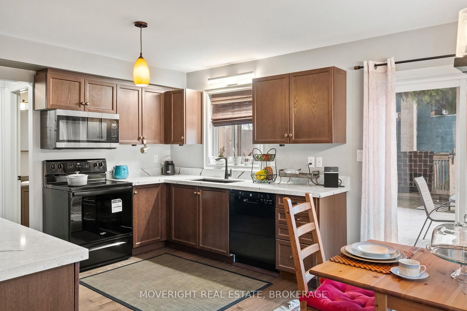 Detached House for sale at 2 Leeson Street, St. Catharines, Ontario, L2V 2R3 - Burleigh Hill - MLS: X12860184