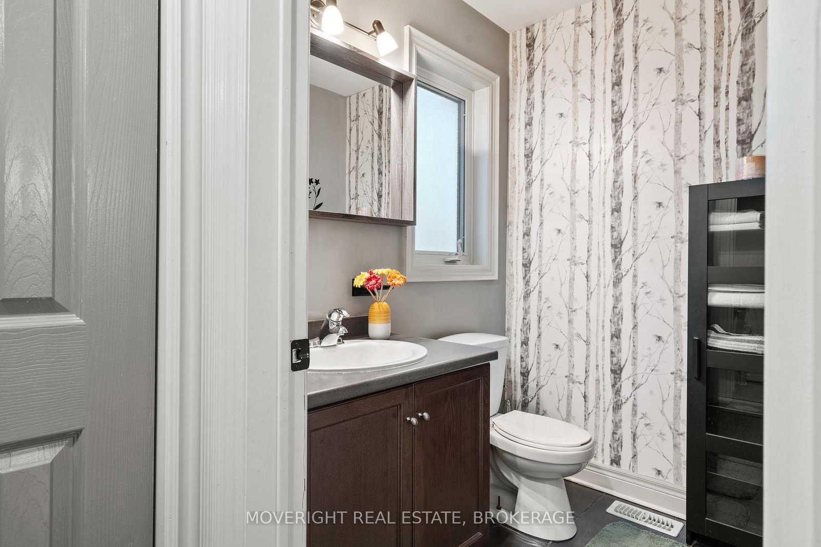 Detached House for sale at 2 Leeson Street, St. Catharines, Ontario, L2V 2R3 - Burleigh Hill - MLS: X12860184