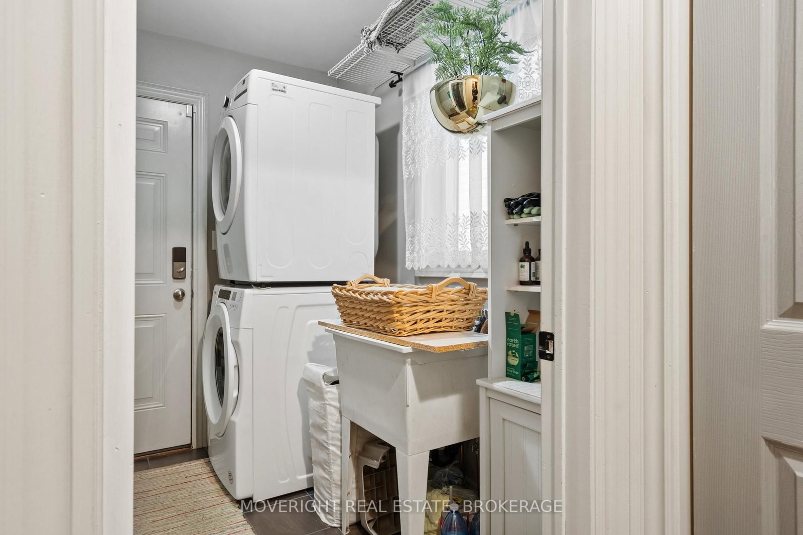 Detached House for sale at 2 Leeson Street, St. Catharines, Ontario, L2V 2R3 - Burleigh Hill - MLS: X12860184