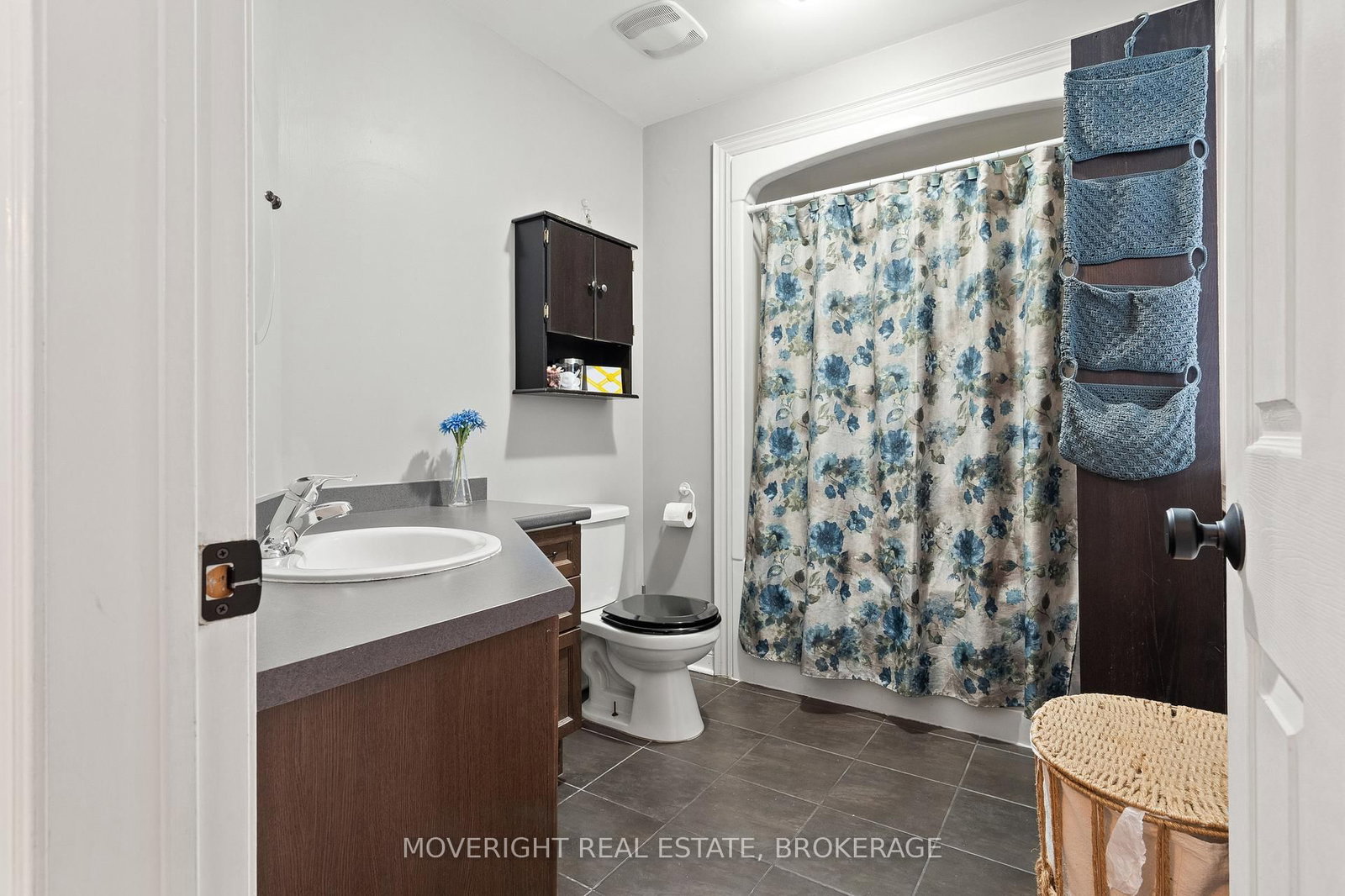 Detached House for sale at 2 Leeson Street, St. Catharines, Ontario, L2V 2R3 - Burleigh Hill - MLS: X12860184