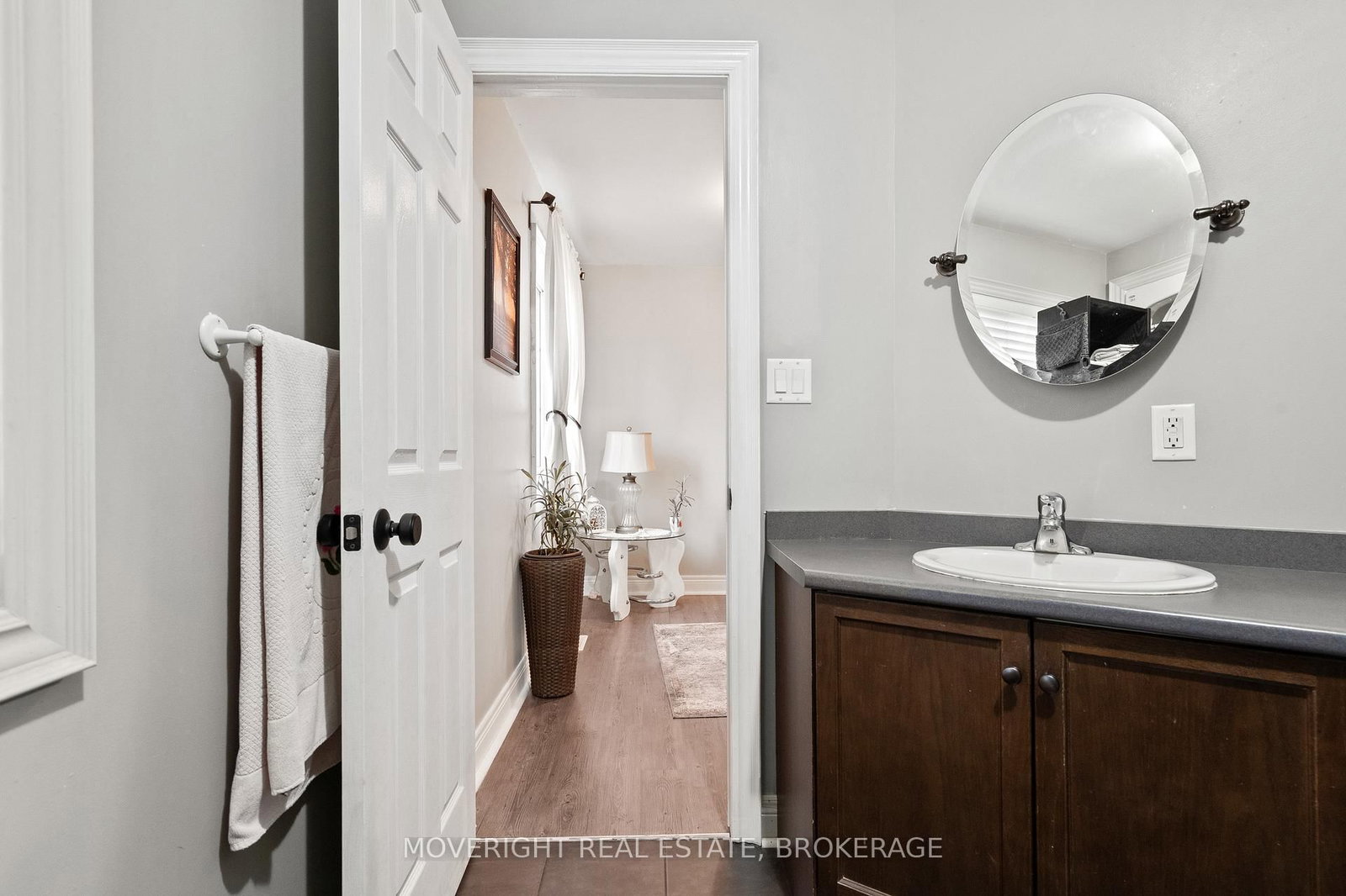 Detached House for sale at 2 Leeson Street, St. Catharines, Ontario, L2V 2R3 - Burleigh Hill - MLS: X12860184