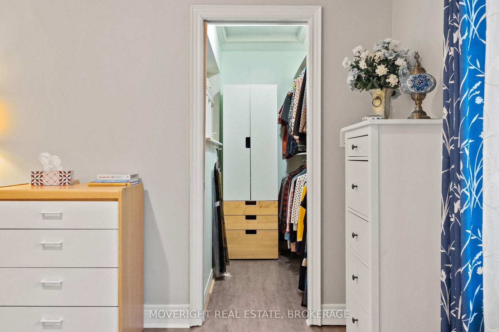 Detached House for sale at 2 Leeson Street, St. Catharines, Ontario, L2V 2R3 - Burleigh Hill - MLS: X12860184