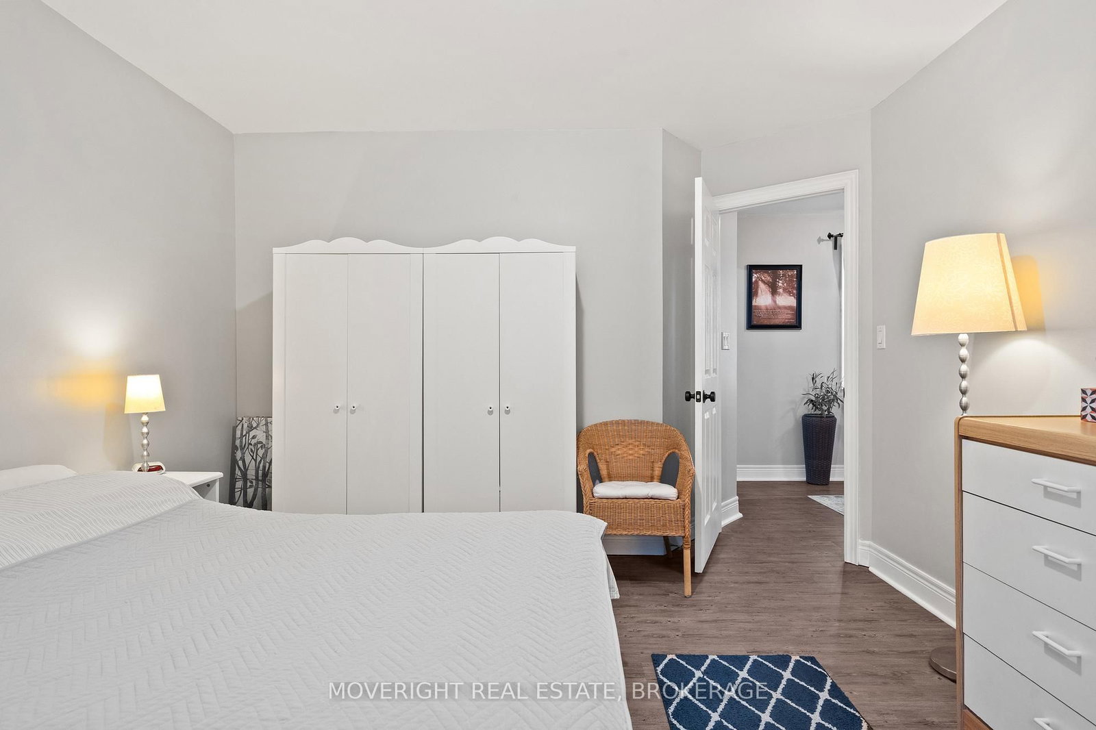 Detached House for sale at 2 Leeson Street, St. Catharines, Ontario, L2V 2R3 - Burleigh Hill - MLS: X12860184