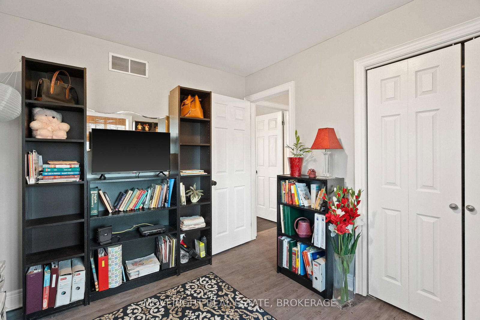 Detached House for sale at 2 Leeson Street, St. Catharines, Ontario, L2V 2R3 - Burleigh Hill - MLS: X12860184