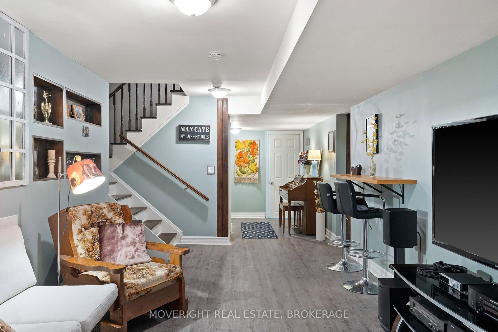 Detached House for sale at 2 Leeson Street, St. Catharines, Ontario, L2V 2R3 - Burleigh Hill - MLS: X12860184