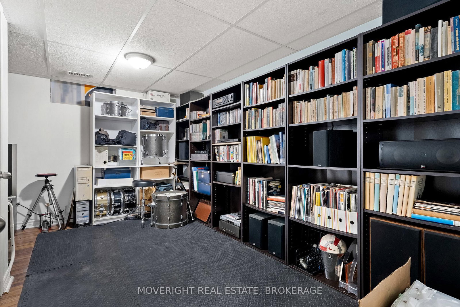 Detached House for sale at 2 Leeson Street, St. Catharines, Ontario, L2V 2R3 - Burleigh Hill - MLS: X12860184