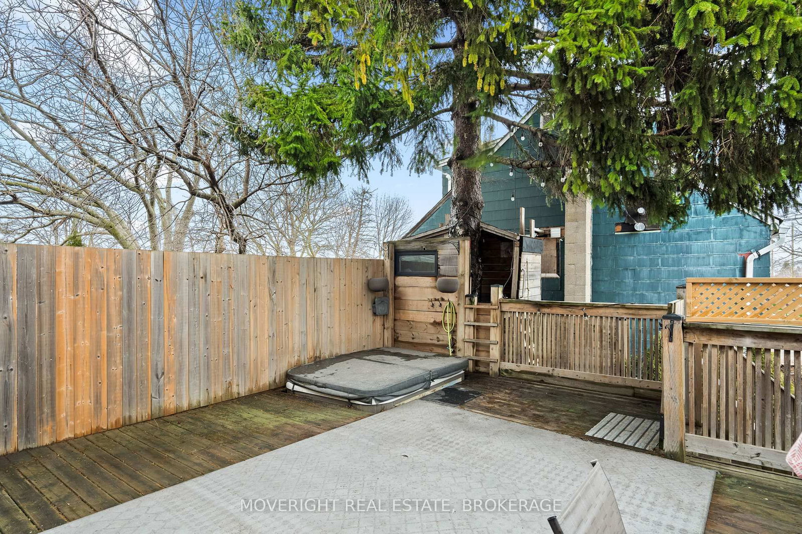 Detached House for sale at 2 Leeson Street, St. Catharines, Ontario, L2V 2R3 - Burleigh Hill - MLS: X12860184