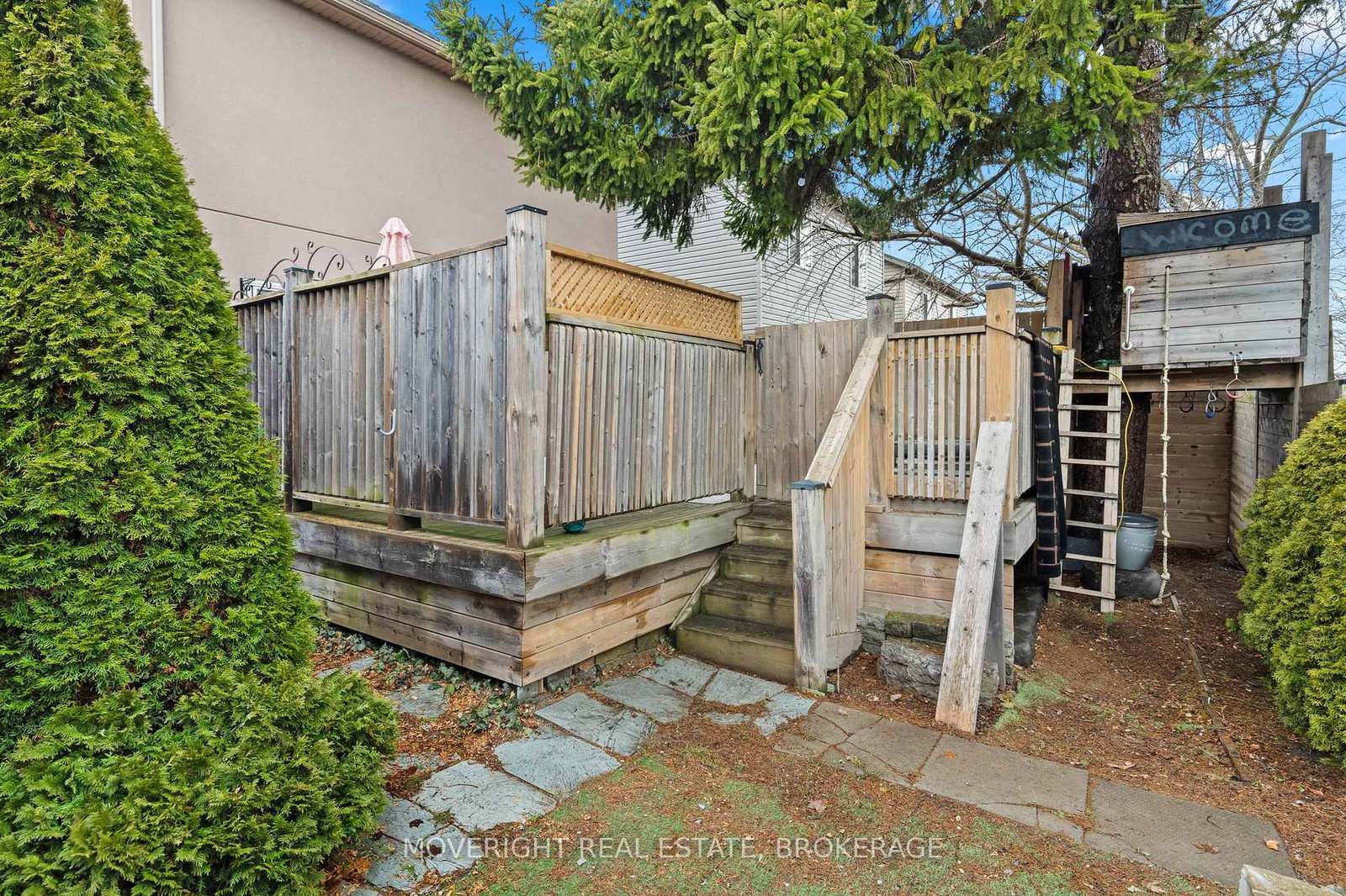 Detached House for sale at 2 Leeson Street, St. Catharines, Ontario, L2V 2R3 - Burleigh Hill - MLS: X12860184