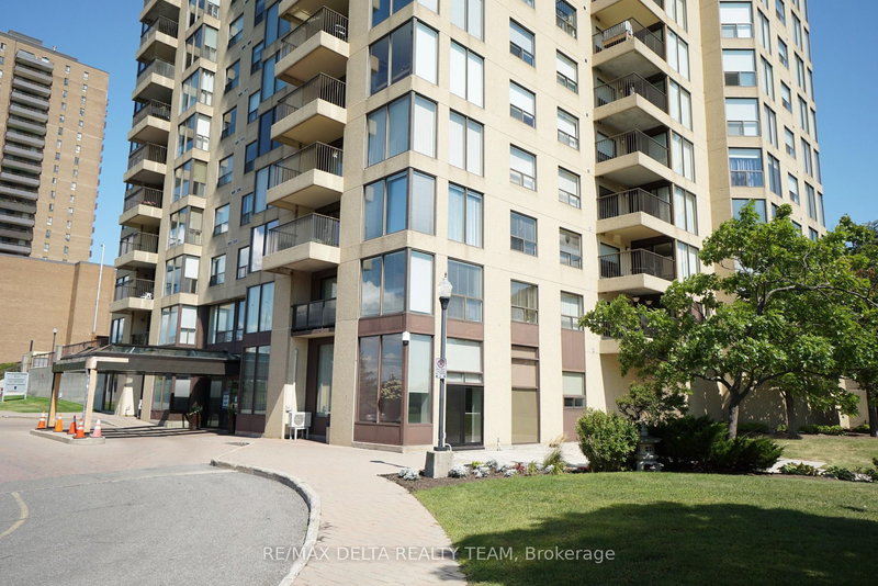 home for sale on 1506-545 St Laurent Boulevard
