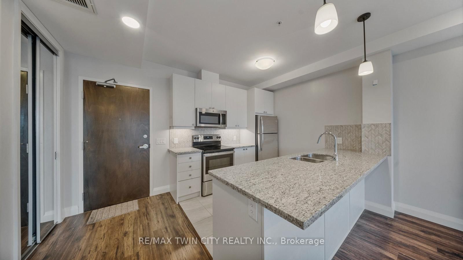 Condo for sale at 520-118 King Street, Hamilton, Ontario, L8N 0A9 - Beasley - MLS: X12860222