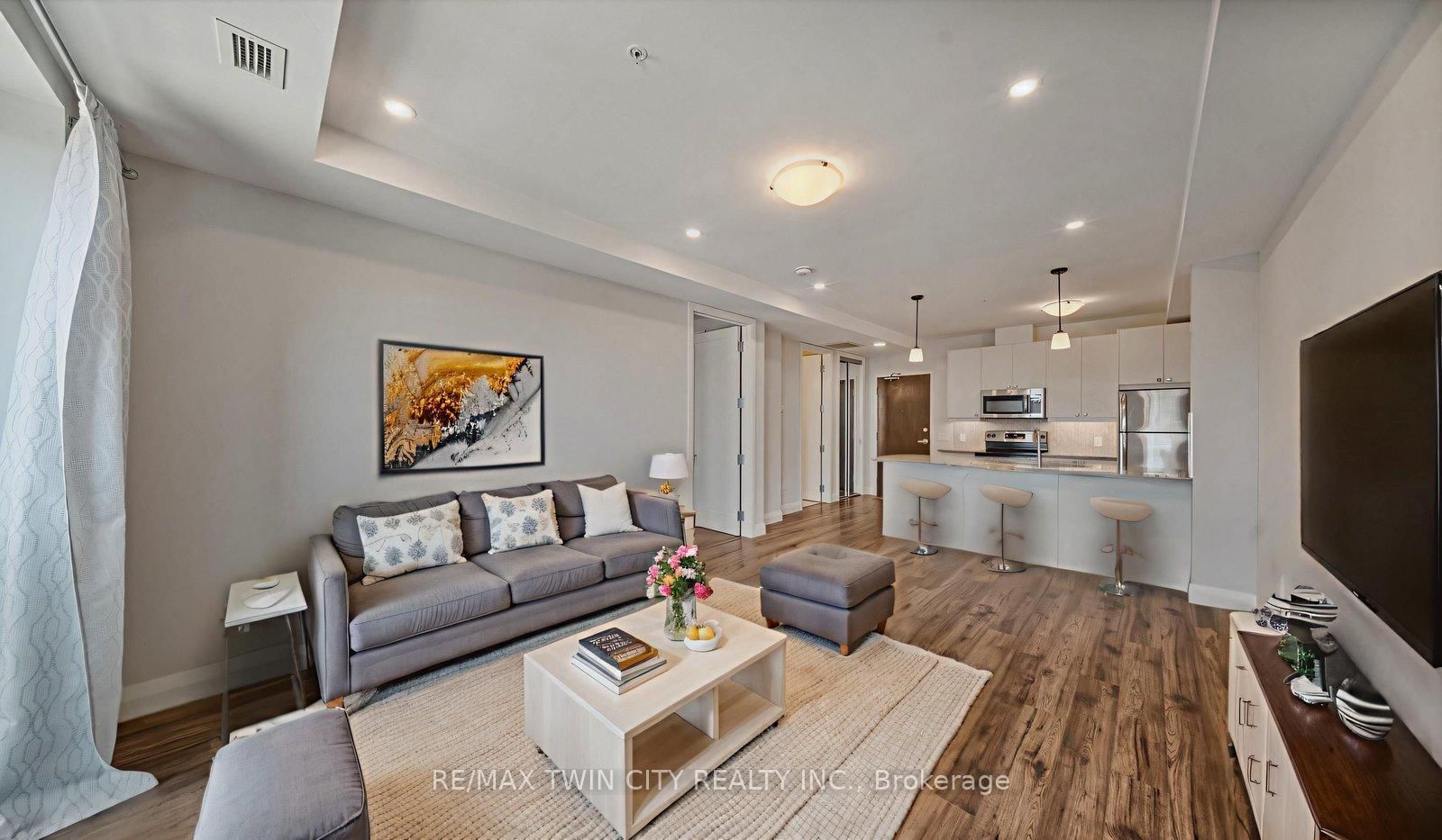 Condo for sale at 520-118 King Street, Hamilton, Ontario, L8N 0A9 - Beasley - MLS: X12860222