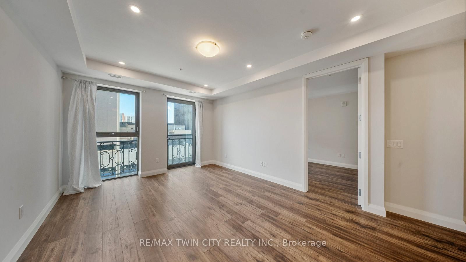 Condo for sale at 520-118 King Street, Hamilton, Ontario, L8N 0A9 - Beasley - MLS: X12860222