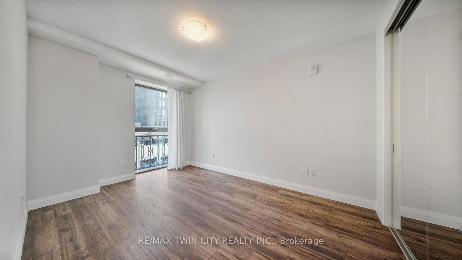 Condo for sale at 520-118 King Street, Hamilton, Ontario, L8N 0A9 - Beasley - MLS: X12860222