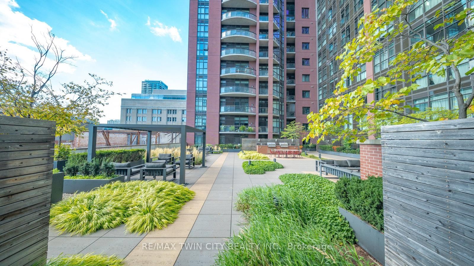 Condo for sale at 520-118 King Street, Hamilton, Ontario, L8N 0A9 - Beasley - MLS: X12860222