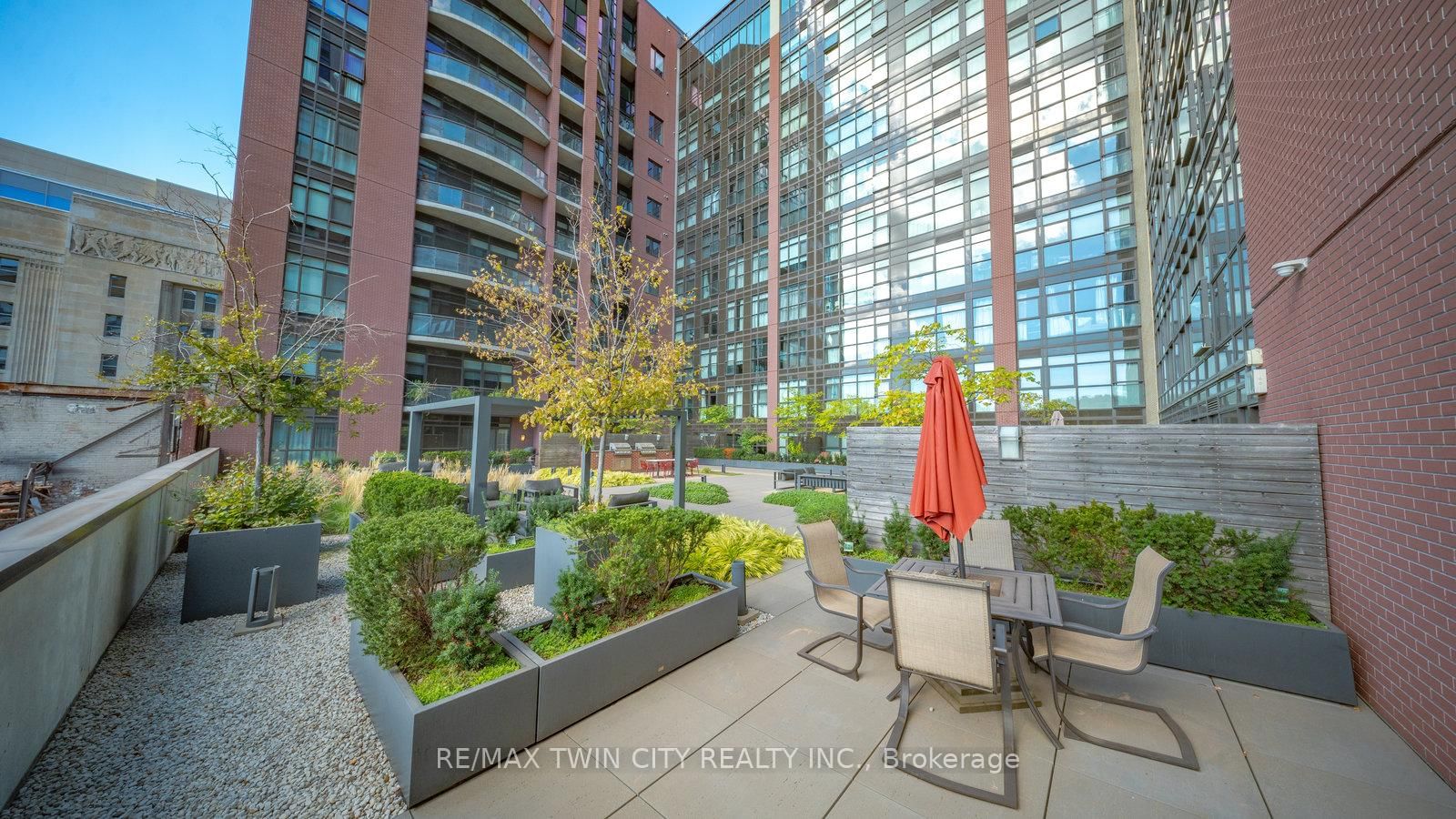 Condo for sale at 520-118 King Street, Hamilton, Ontario, L8N 0A9 - Beasley - MLS: X12860222