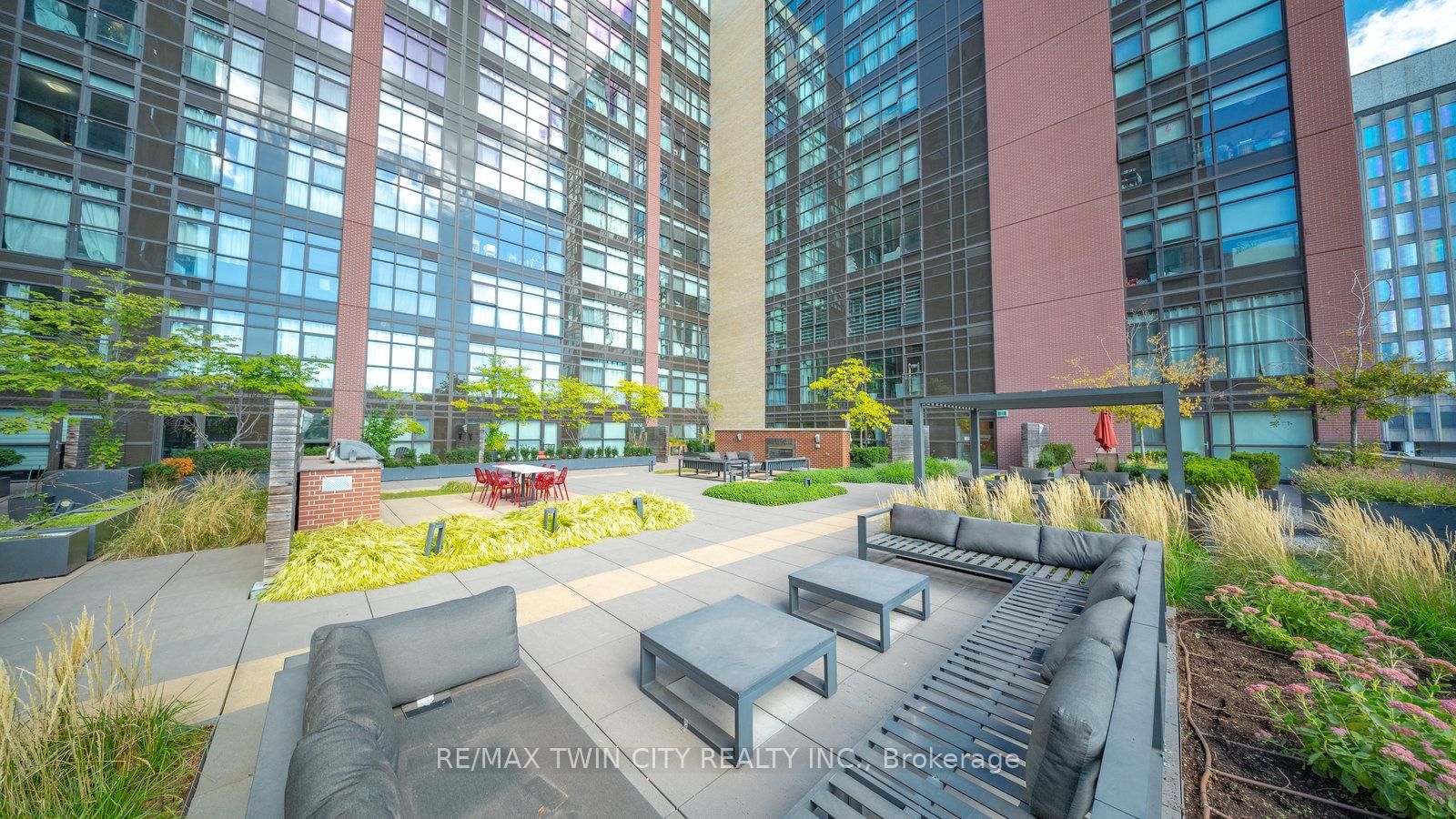 Condo for sale at 520-118 King Street, Hamilton, Ontario, L8N 0A9 - Beasley - MLS: X12860222