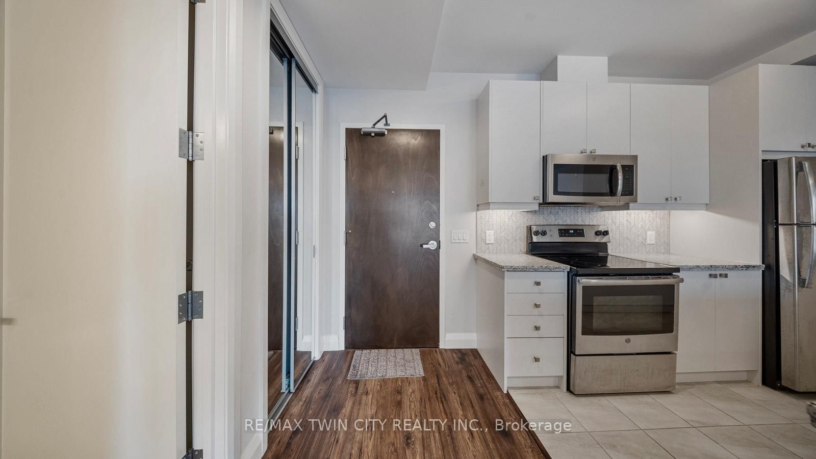 Condo for sale at 520-118 King Street, Hamilton, Ontario, L8N 0A9 - Beasley - MLS: X12860222