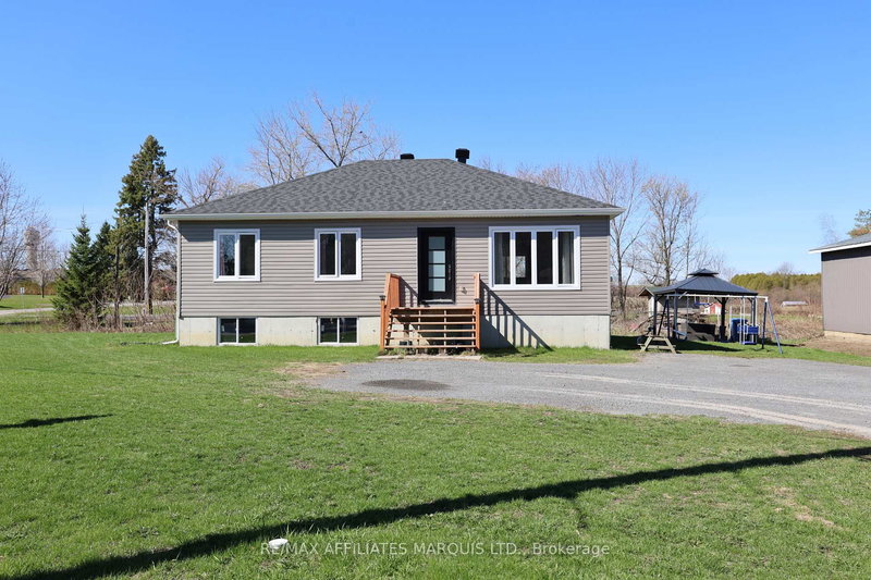 69 St Polycarp St, North Stormont, K0C 1W0 | Image 3