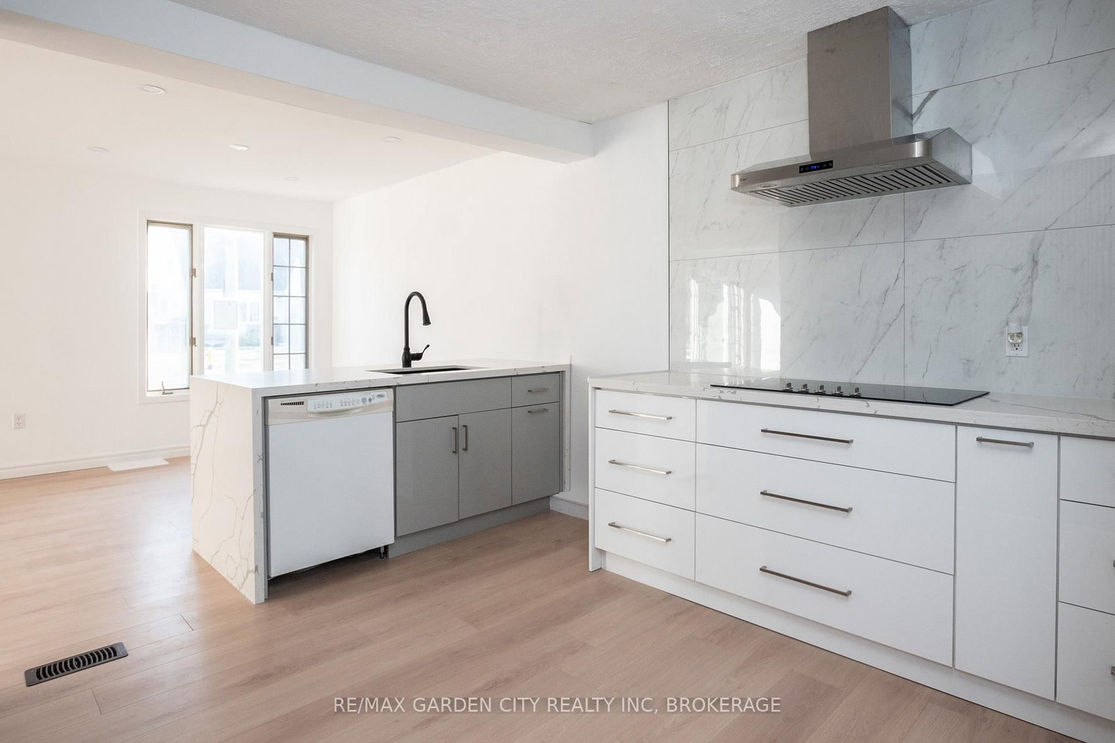 Detached House for sale at 9 Fir Avenue, St. Catharines, Ontario, L2P 1B6 - Secord Woods - MLS: X12860528