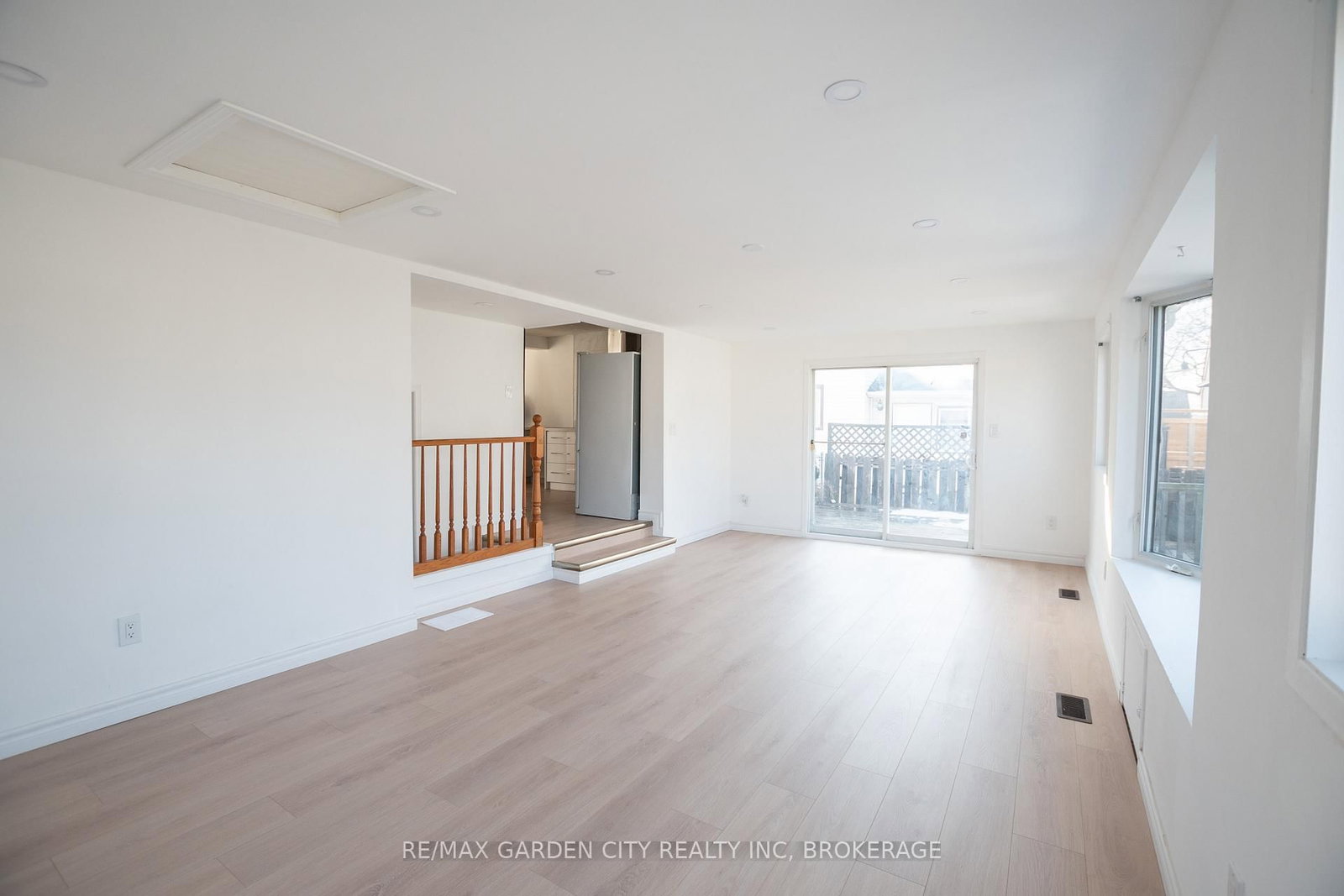 Detached House for sale at 9 Fir Avenue, St. Catharines, Ontario, L2P 1B6 - Secord Woods - MLS: X12860528