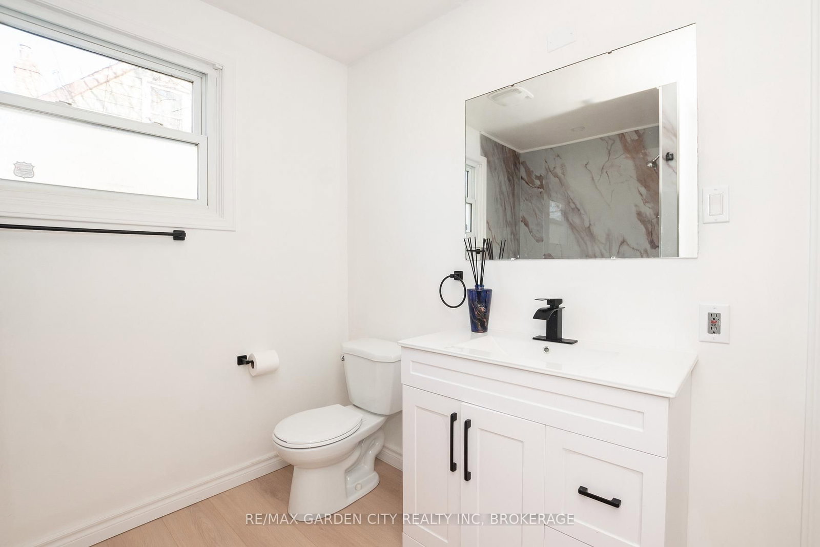 Detached House for sale at 9 Fir Avenue, St. Catharines, Ontario, L2P 1B6 - Secord Woods - MLS: X12860528