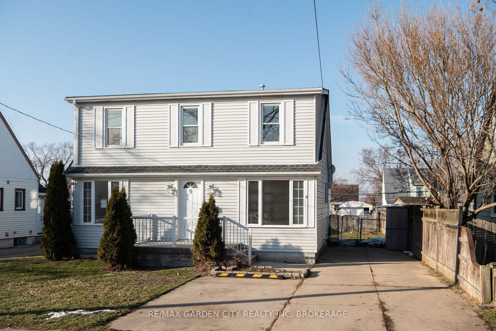 9 Fir Avenue • St. Catharines, ON photo 2