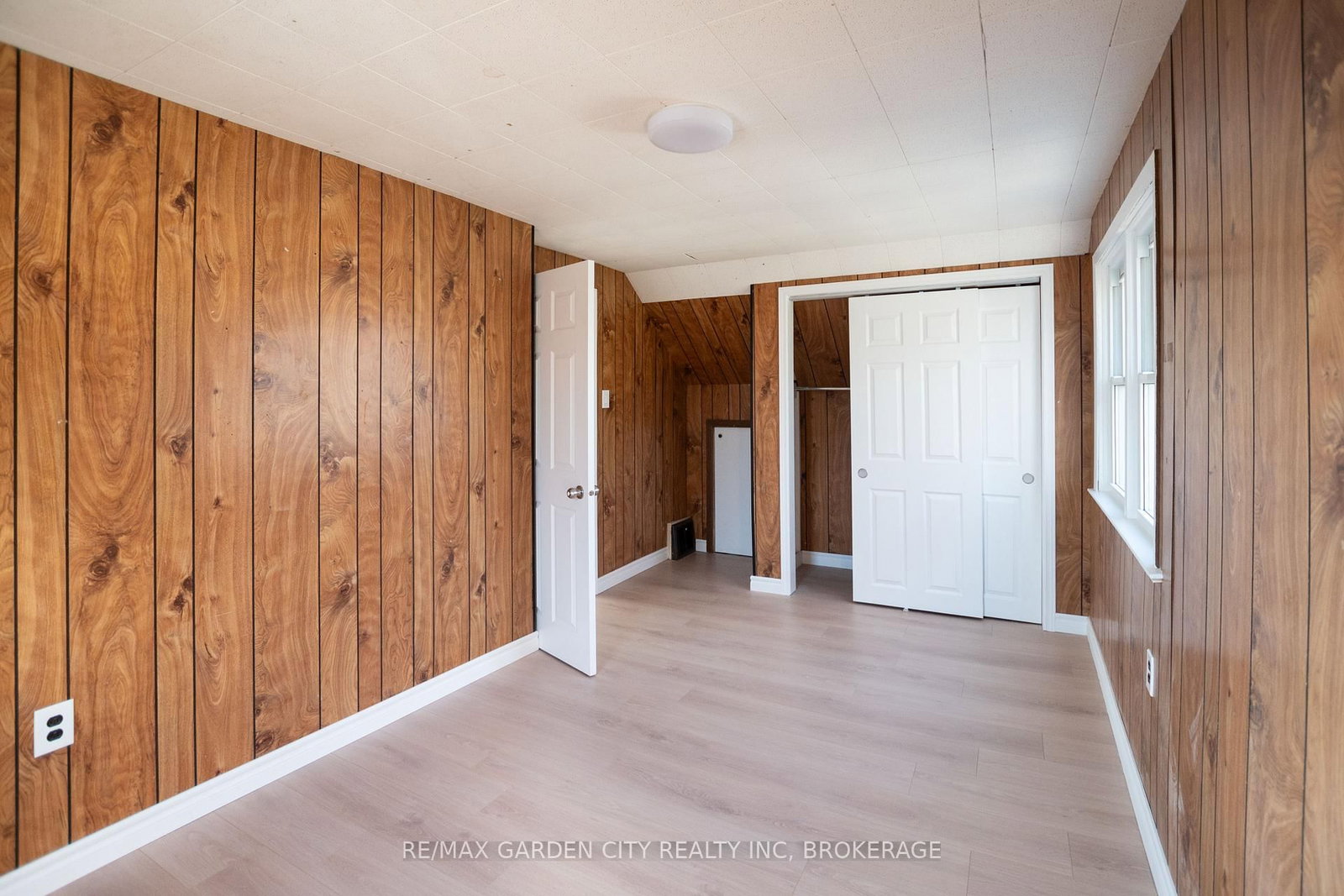 Detached House for sale at 9 Fir Avenue, St. Catharines, Ontario, L2P 1B6 - Secord Woods - MLS: X12860528