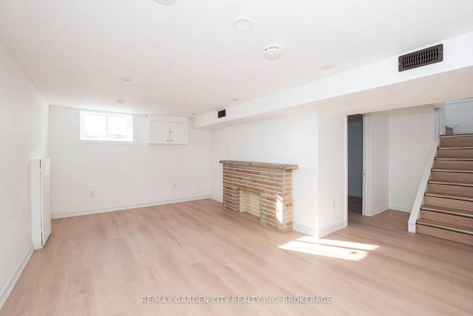 Detached House for sale at 9 Fir Avenue, St. Catharines, Ontario, L2P 1B6 - Secord Woods - MLS: X12860528