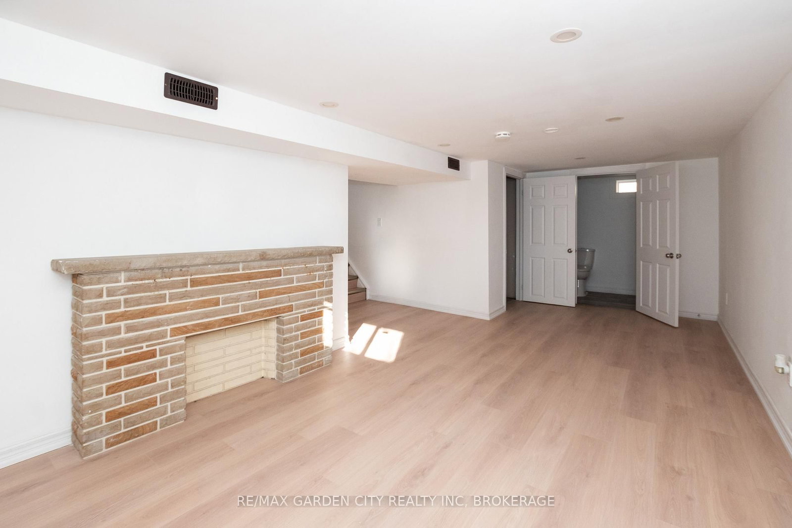 Detached House for sale at 9 Fir Avenue, St. Catharines, Ontario, L2P 1B6 - Secord Woods - MLS: X12860528