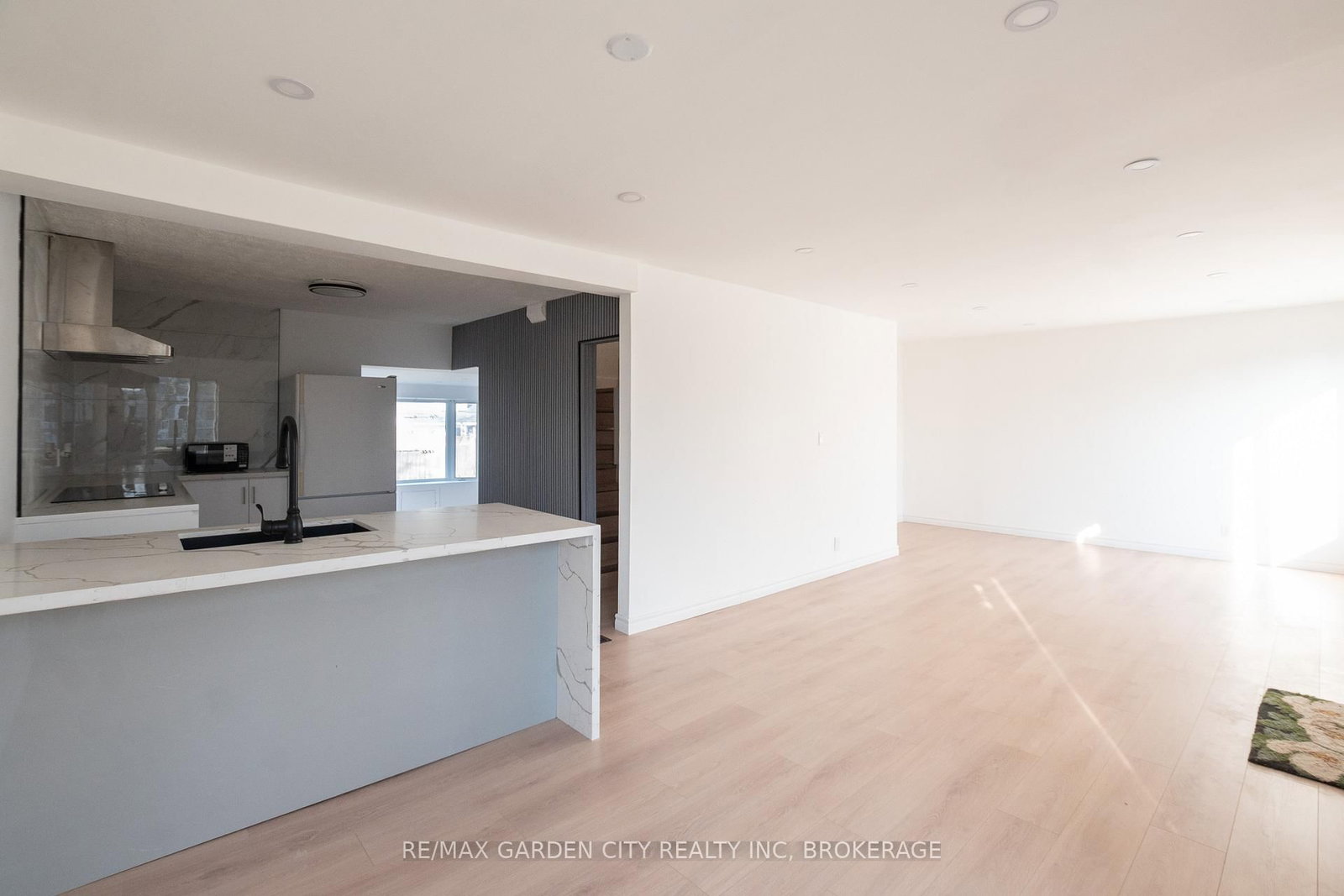 9 Fir Avenue • St. Catharines, ON photo 3