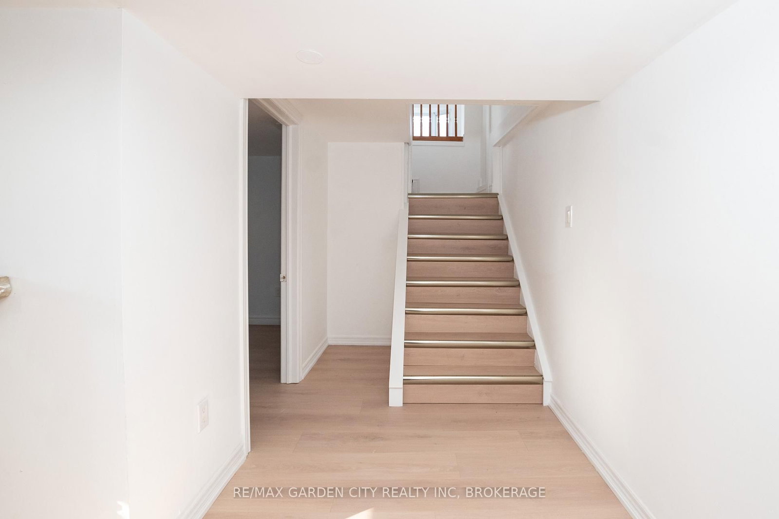 Detached House for sale at 9 Fir Avenue, St. Catharines, Ontario, L2P 1B6 - Secord Woods - MLS: X12860528