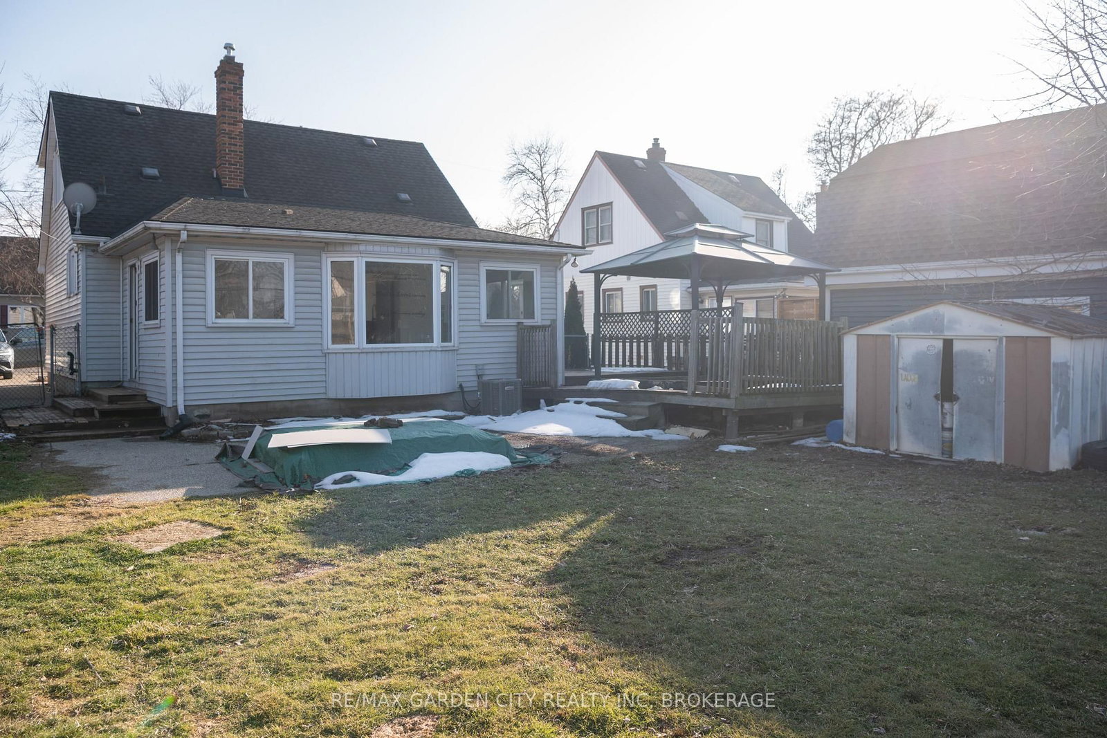 Detached House for sale at 9 Fir Avenue, St. Catharines, Ontario, L2P 1B6 - Secord Woods - MLS: X12860528