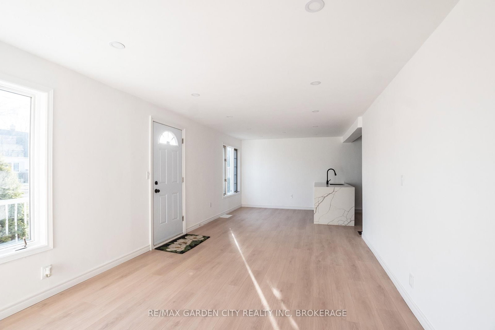 Detached House for sale at 9 Fir Avenue, St. Catharines, Ontario, L2P 1B6 - Secord Woods - MLS: X12860528