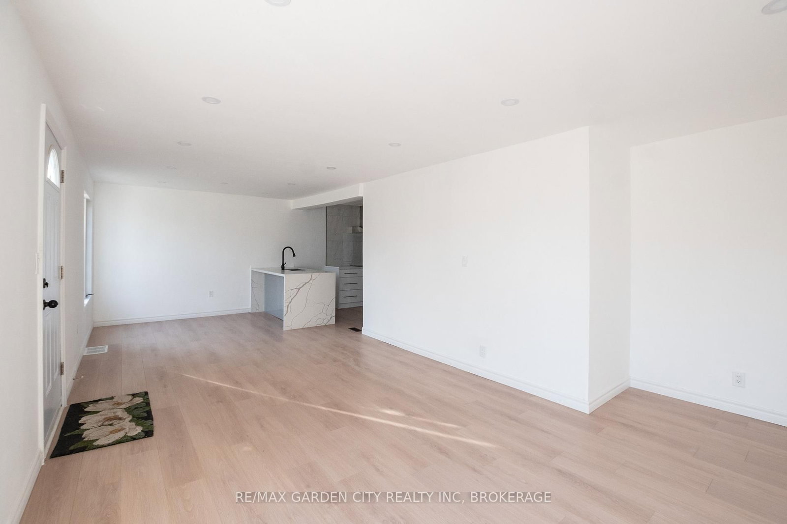 Detached House for sale at 9 Fir Avenue, St. Catharines, Ontario, L2P 1B6 - Secord Woods - MLS: X12860528