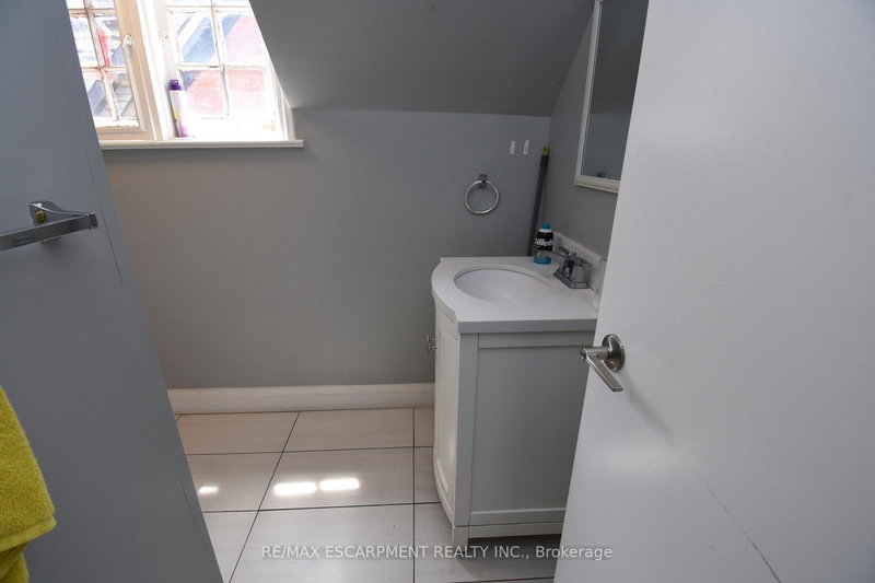 242 James St S, Hamilton, L8P 3B3 | Image 2