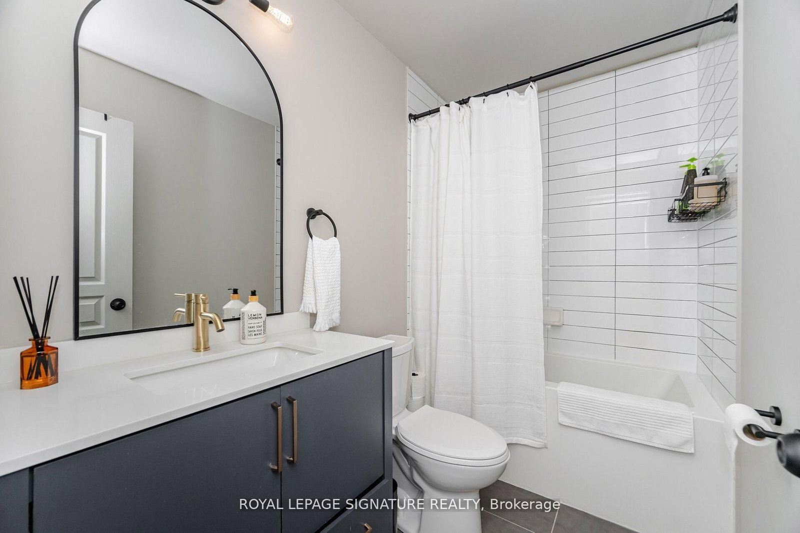 99 Burke Street - Photo 20